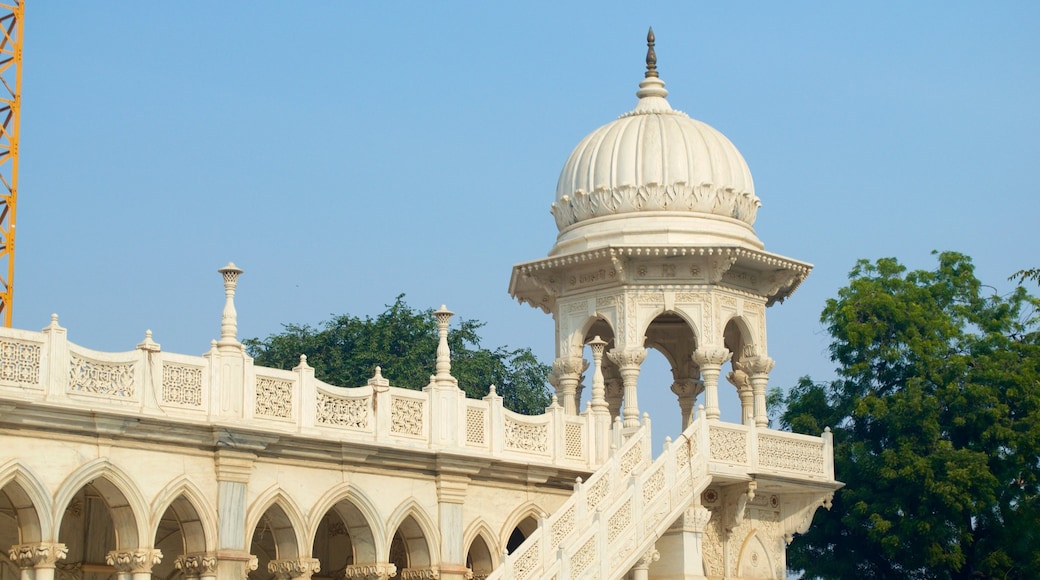 Soami Bagh Temple featuring a temple or place of worship