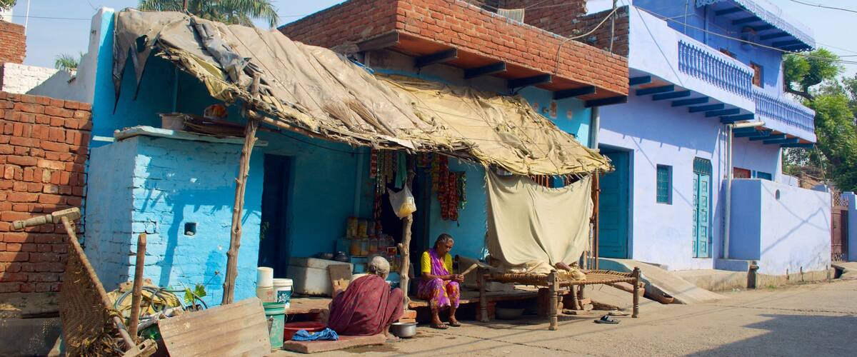 Chini ka Rauza featuring a house as well as a couple