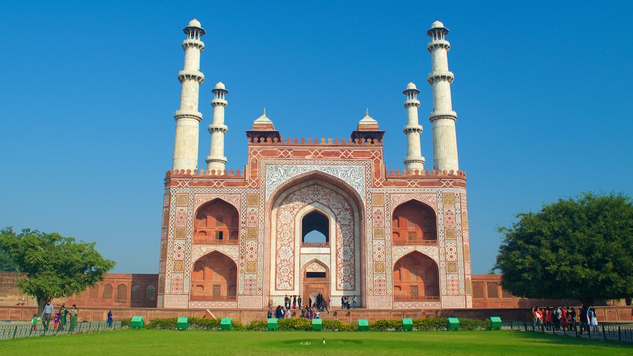 Sikandra featuring a mosque