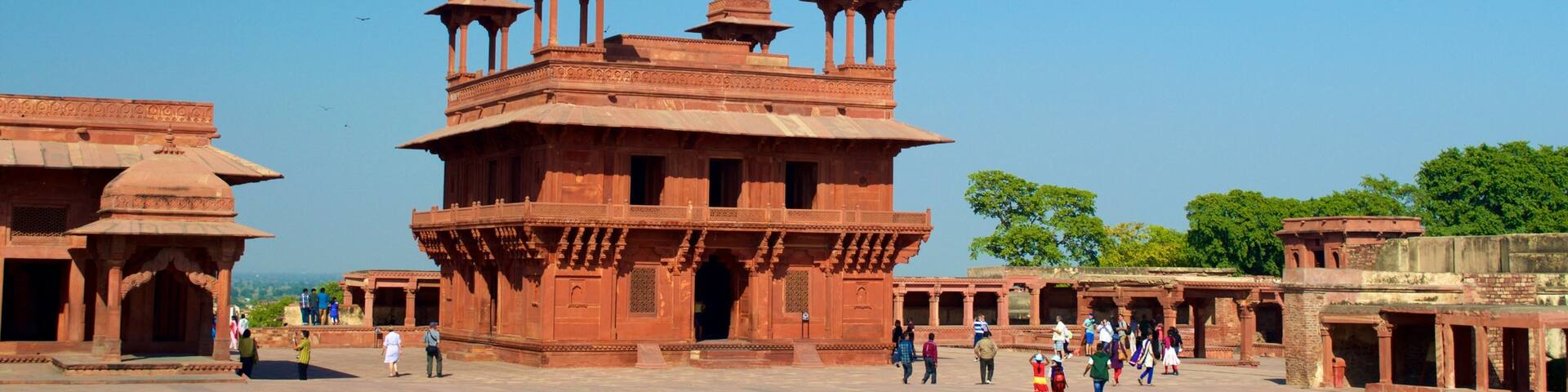 Fatehpur Sikri which includes a square or plaza