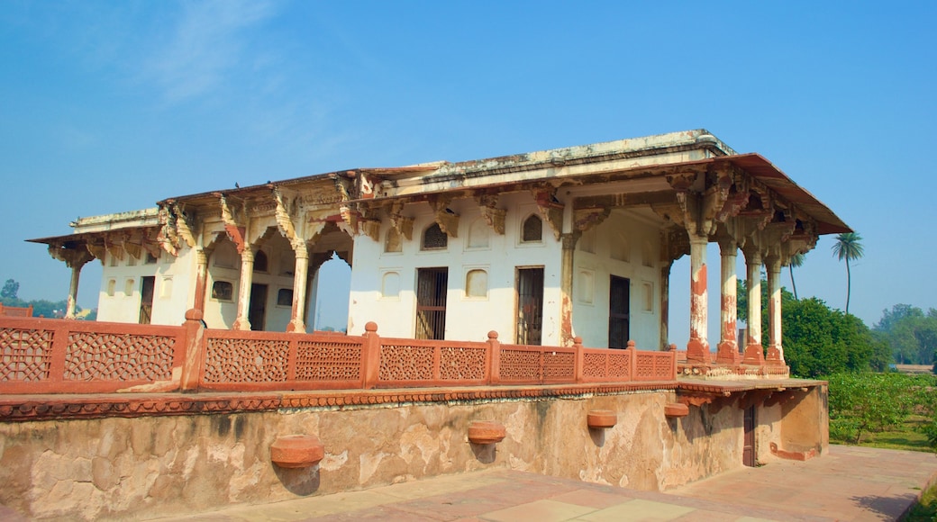 Ram Bagh mit einem Park und Burg