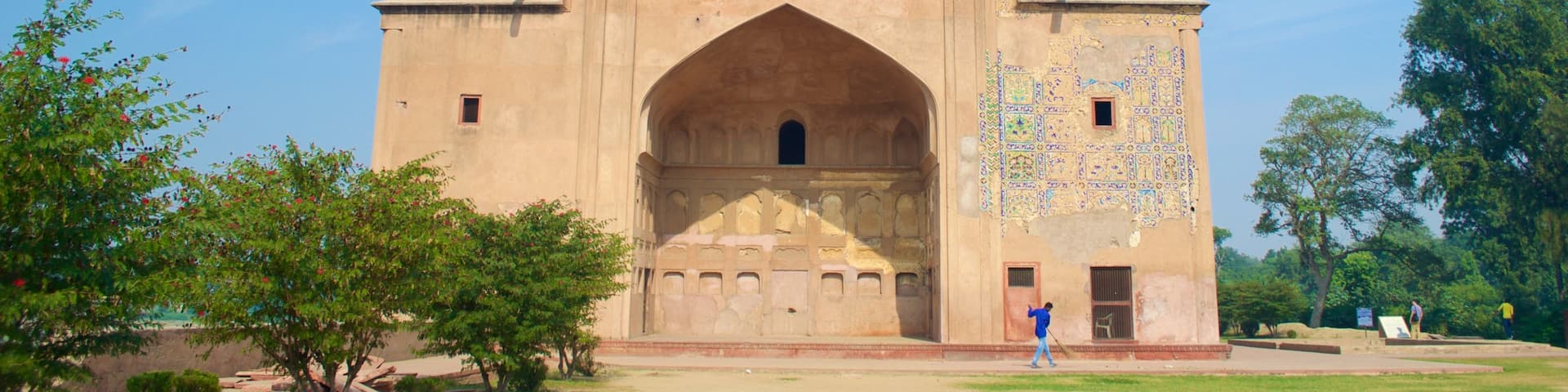 Chini ka Rauza qui includes mosquée