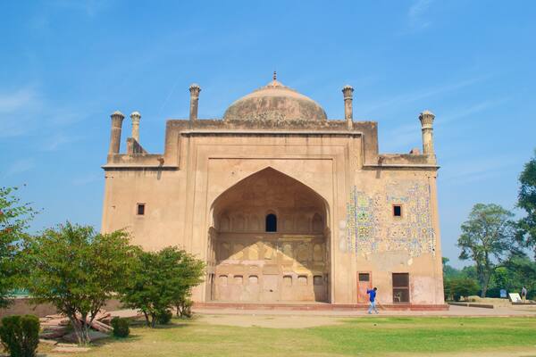 Chini ka Rauza qui includes mosquée