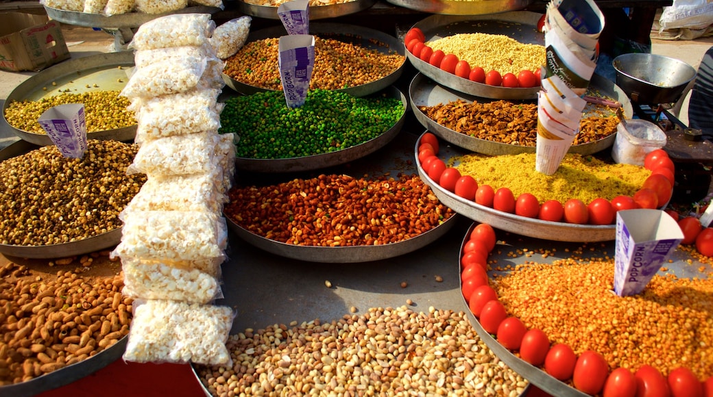 Central Museum featuring markets and food