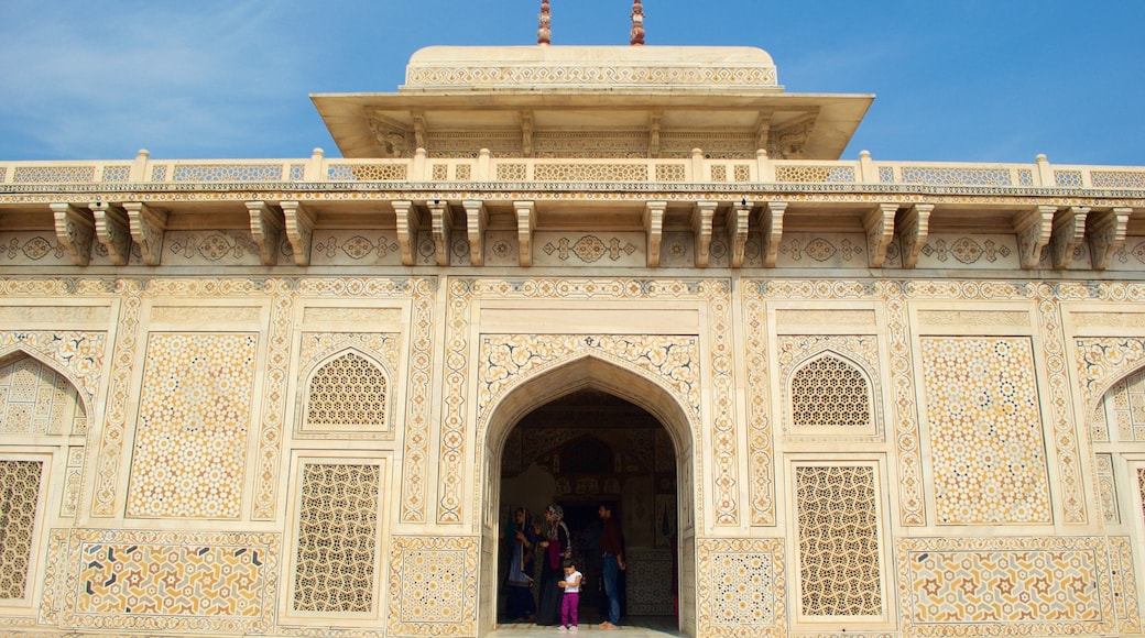 Itmad-ud-Daulah\'s Tomb toont historisch erfgoed, een begraafplaats en een monument
