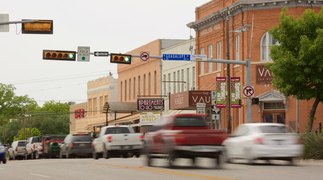 San Marcos showing street scenes