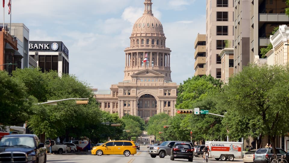 Centro de Austin ofreciendo escenas urbanas y un edificio administrativo
