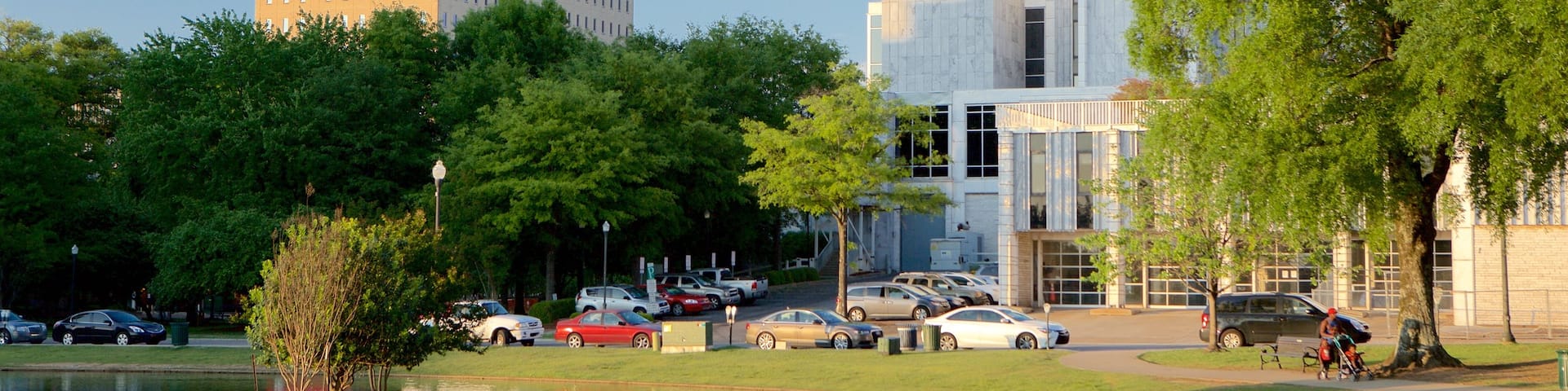 Huntsville presenterar en park och en damm