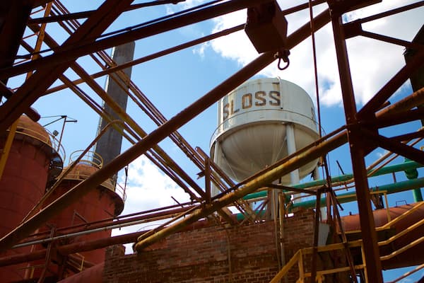 Sloss Furnaces qui includes éléments industriels