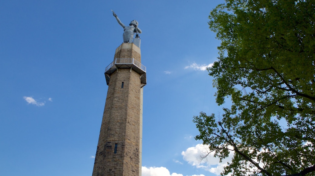 Vulcan Statue ofreciendo una estatua o escultura