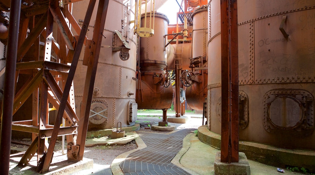 Sloss Furnaces showing industrial elements