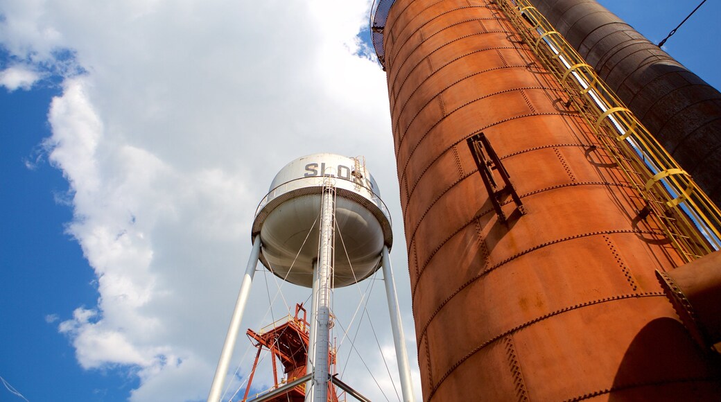 Sloss Furnaces showing industrial elements