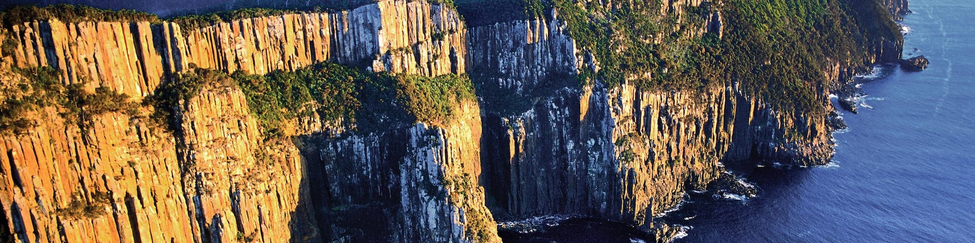 Bruny Island featuring rugged coastline