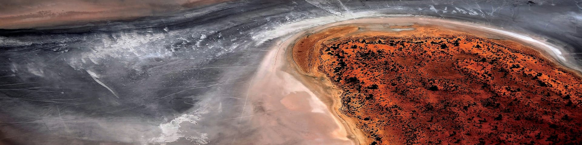 Uluru-Kata Tjuta National Park showing desert views