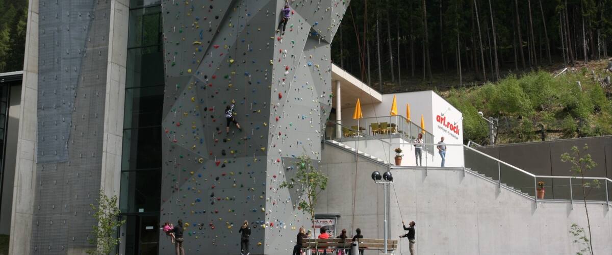 Sankt Anton am Arlberg featuring climbing as well as a large group of people