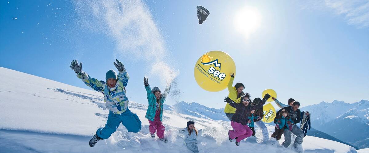 See featuring snow as well as a large group of people