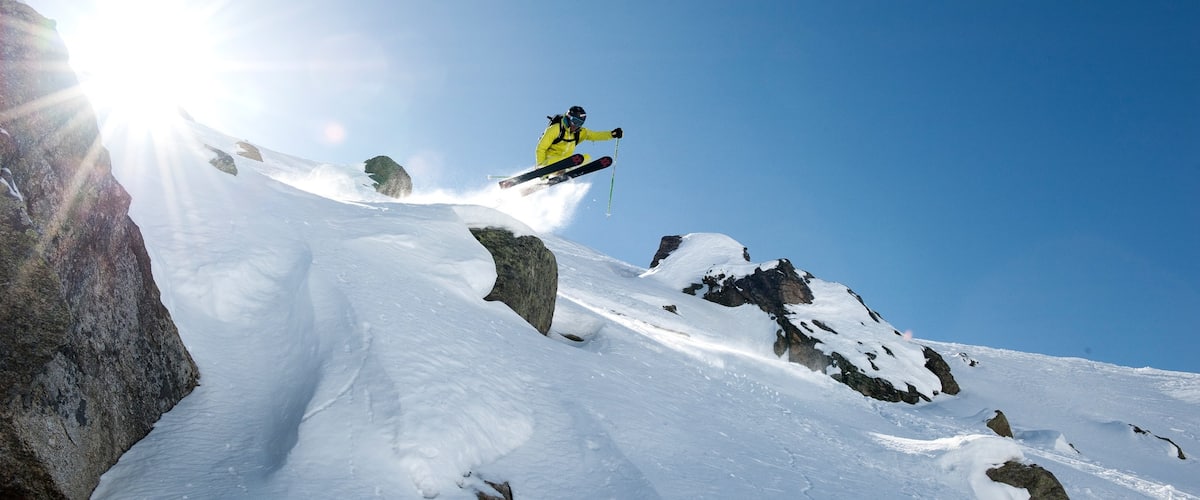 Galtur which includes snow skiing, mountains and snow