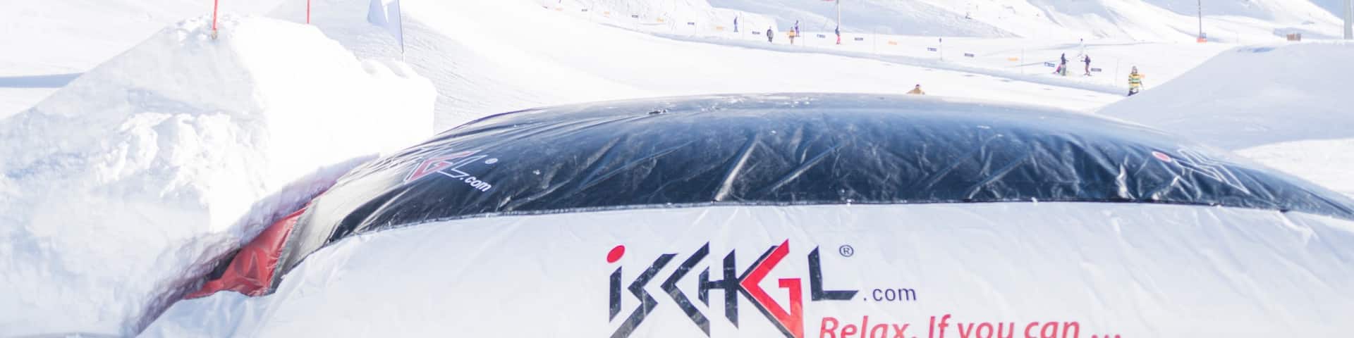 Ischgl mit einem Beschilderung und Schnee