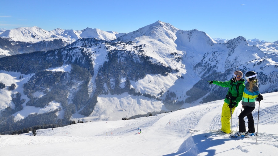 Khu trượt tuyết Jewel Alpbachtal - Wildschoenau trong đó bao gồm những ngọn núi, tuyết và trượt tuyết