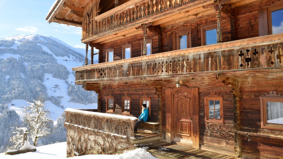 Alpbach which includes a small town or village and snow