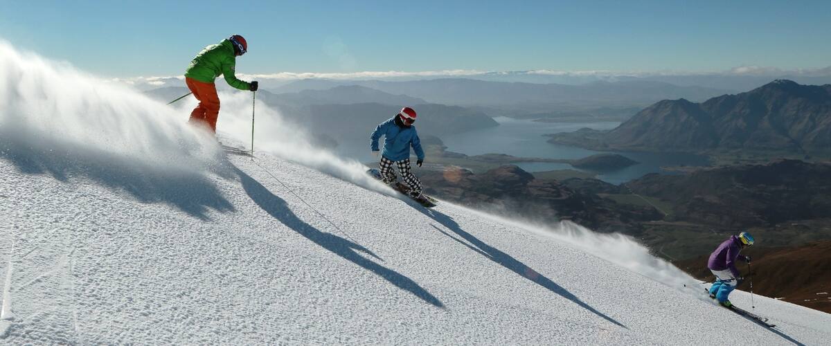 Treble Cone featuring snowboarding, snow and snow skiing