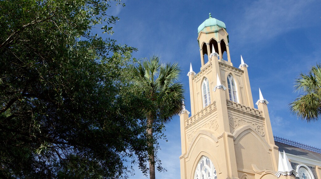 Mickve Israel Temple featuring religious elements