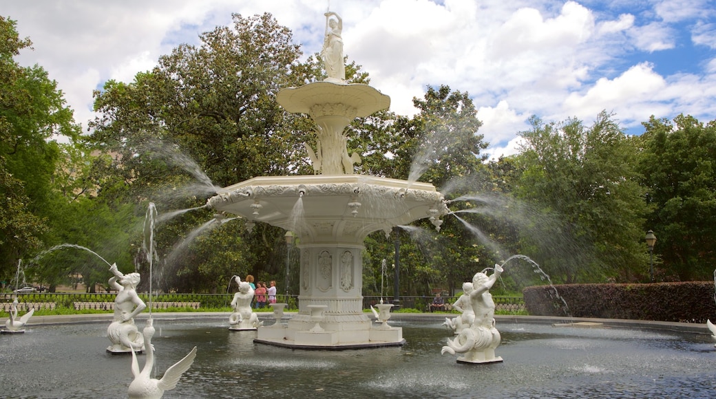 Forsyth Park som inkluderar en fontän