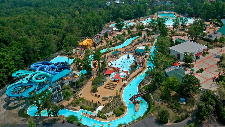 Hot Springs which includes a waterpark