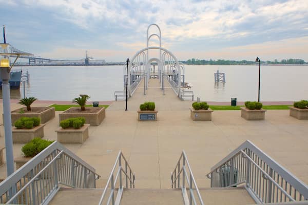 Baton Rouge River Center johon kuuluu joki tai puro