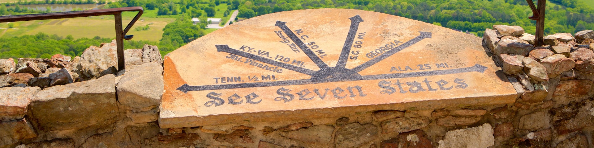 Lookout Mountain welches beinhaltet Beschilderung, Ansichten und ruhige Szenerie