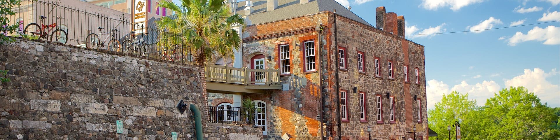 River Street mit einem Straßenszenen und historische Architektur