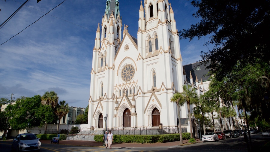 Cathedral of St. John the Baptist che include architettura d\'epoca, religiosità e chiesa o cattedrale