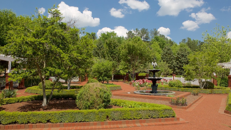 State Botanical Garden of Georgia ofreciendo una fuente, un parque y flores