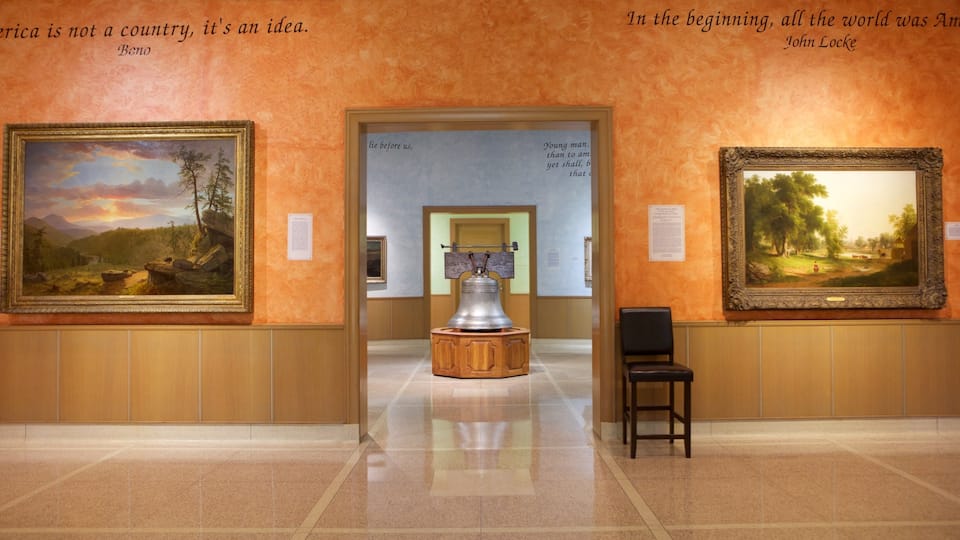 R.W. Norton Art Gallery que incluye vistas interiores