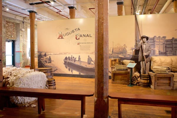 The Augusta Canal Interpretive Center at Enterprise Mill og byder på interiør