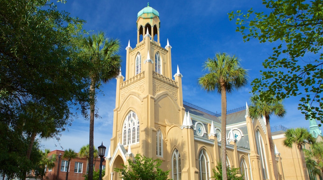 Mickve Israel Temple featuring religious elements, heritage architecture and a temple or place of worship