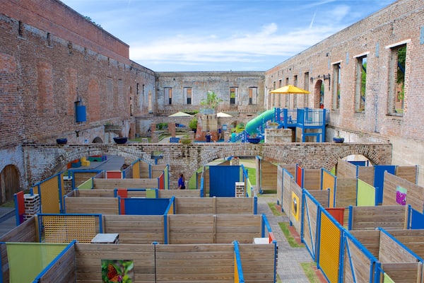 サバンナ チルドレンズ ミュージアム フィーチャー 遊園地 と 遺跡