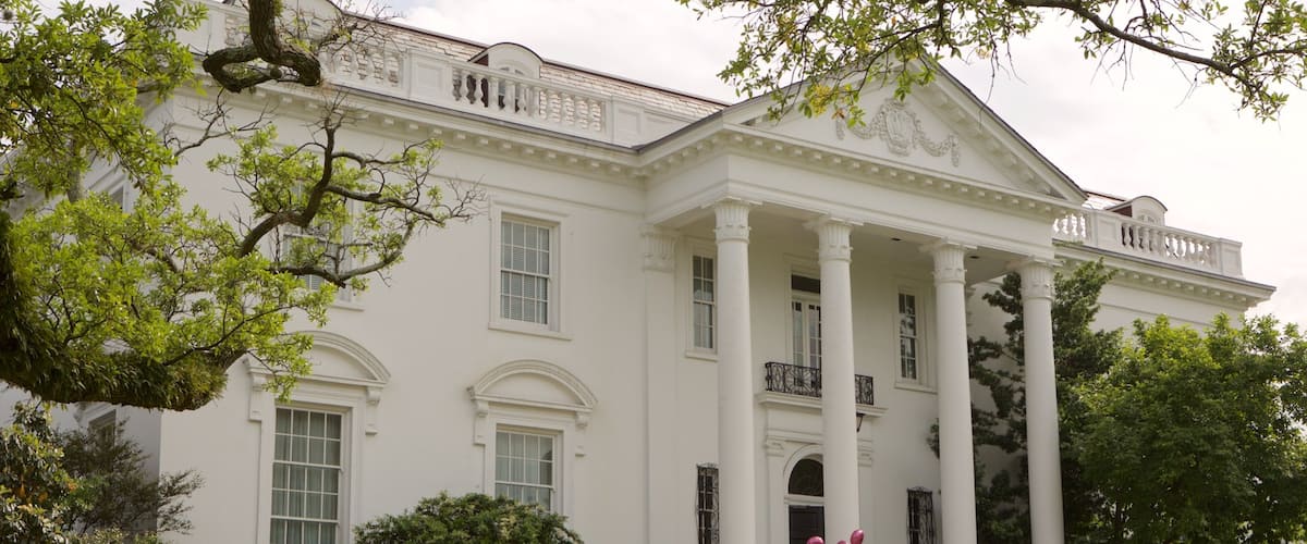 The Old Governor\'s Mansion featuring an administrative buidling and heritage architecture