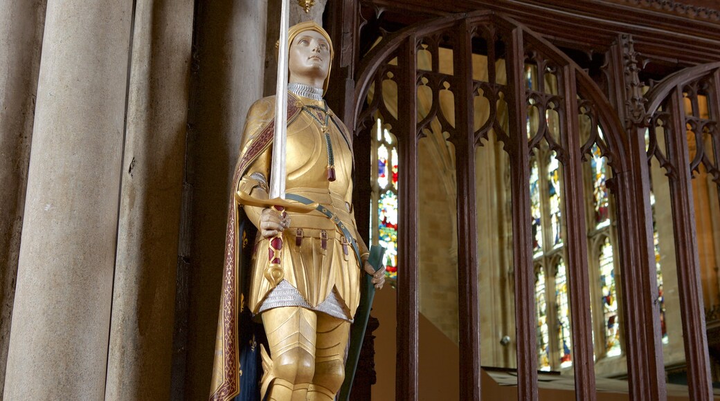 Cathédrale de Winchester montrant statue ou sculpture, vues intérieures et patrimoine architectural