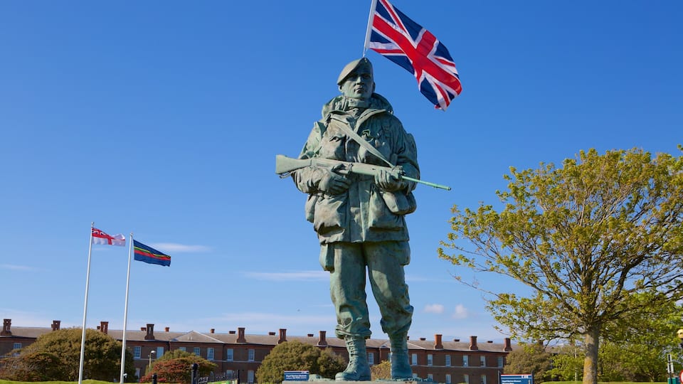 Royal Marines Museum inclusief een standbeeld of beeldhouwwerk