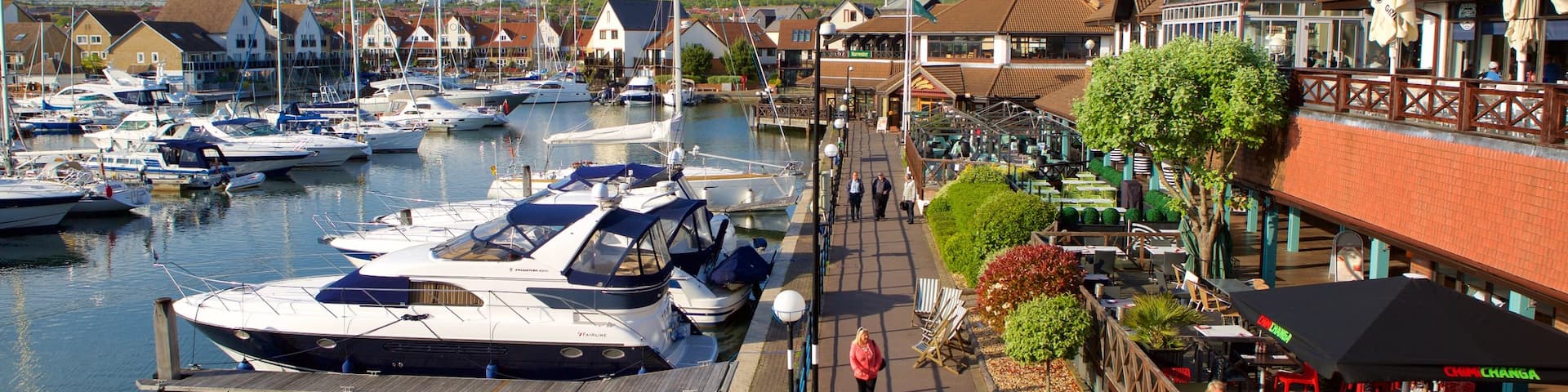 Port Solent montrant baie ou port