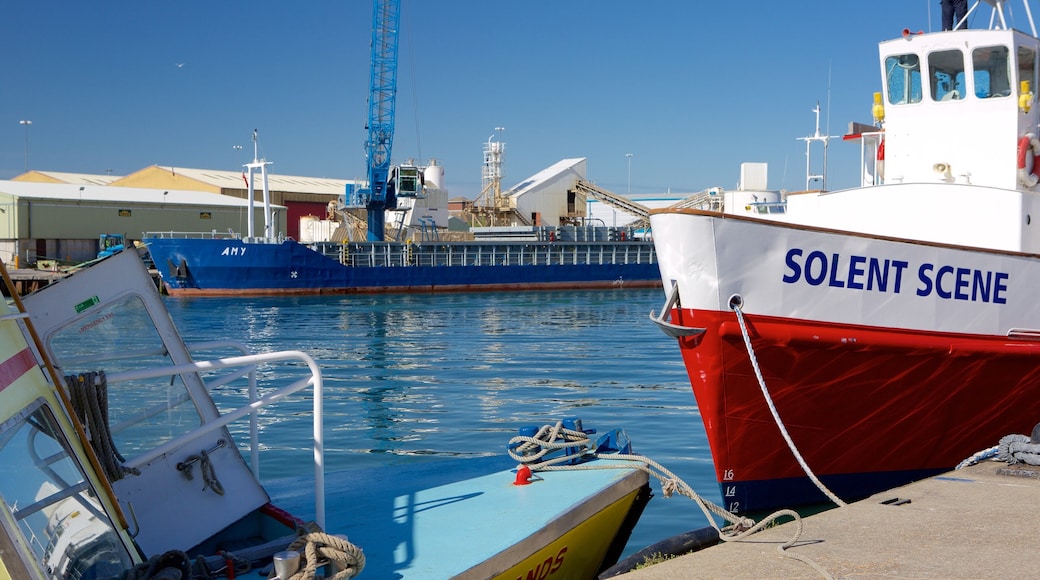 Poole havn som viser en flod eller et vandløb