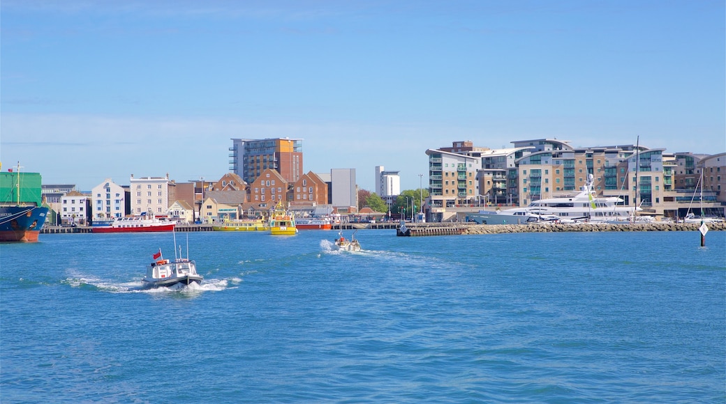 Ile de Brownsea qui includes une riviĂšre ou un ruisseau