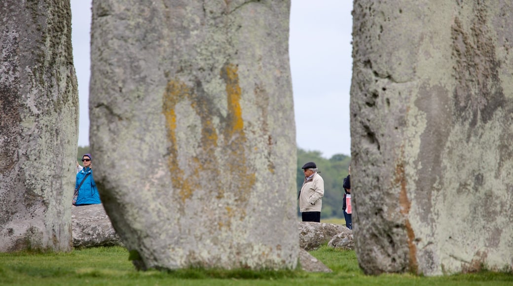 Stonehenge mettant en vedette édifice en ruine