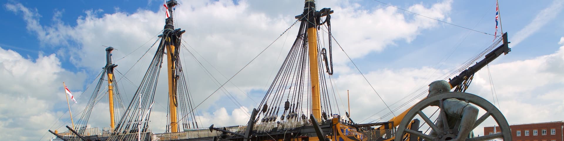 HMS Victory which includes a statue or sculpture and heritage elements