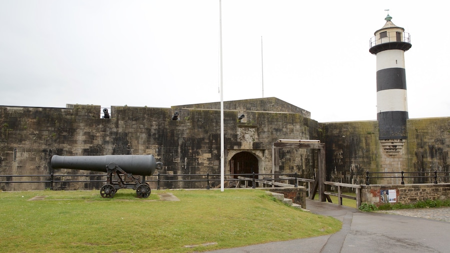 Southsea Castle showing a lighthouse, château or palace and heritage elements