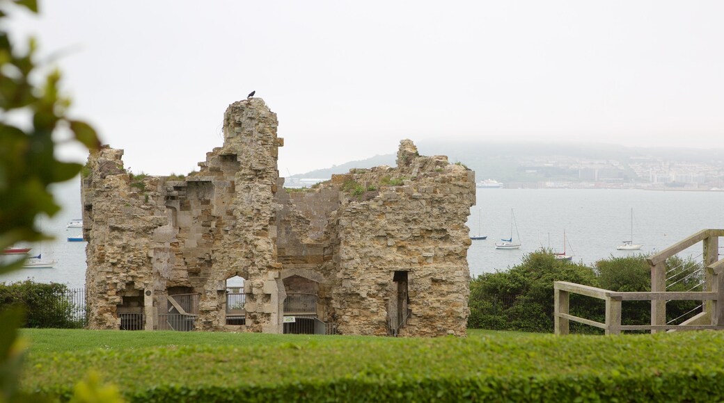 Sandsfoot Castle showing a castle, building ruins and general coastal views