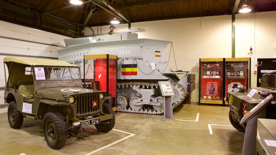 Portsmouth D-Day Museum toont militaire voorwerpen, historisch erfgoed en interieur
