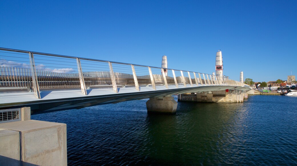 Dorchester que inclui uma baía ou porto e uma ponte