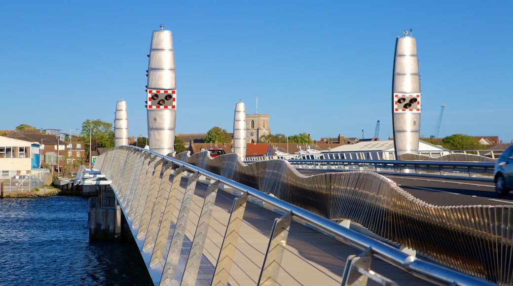 Dorchester inclusief een baai of haven en een brug